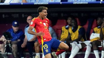 Lamine Yamal celebra su gol en la semifinal ante Francia.