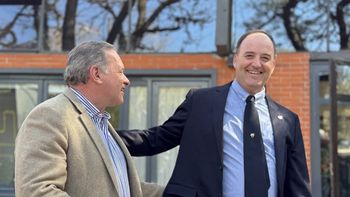 Amigos son los amigos: la ARU se reunió con el Partido Nacional y después silbó a Fratti