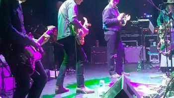 La ciudad respiró igual y distinto: Crónica de The Brian Jonestown Massacre en Montevideo Music Box
