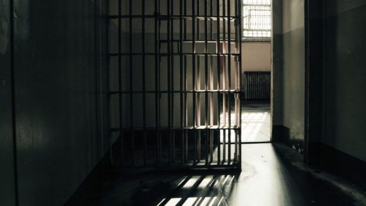 Policía que abusaba de sus hijas fue condenado a 10 años y medio de prisión