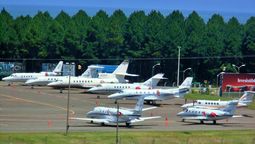 altText(Laguna del Sauce despega: el auge de la aviación privada redefine el perfil aéreo de Punta del Este)}