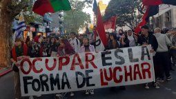 altText(Luego de la movilización estudiantil, se anunció un paro de 24 horas)}