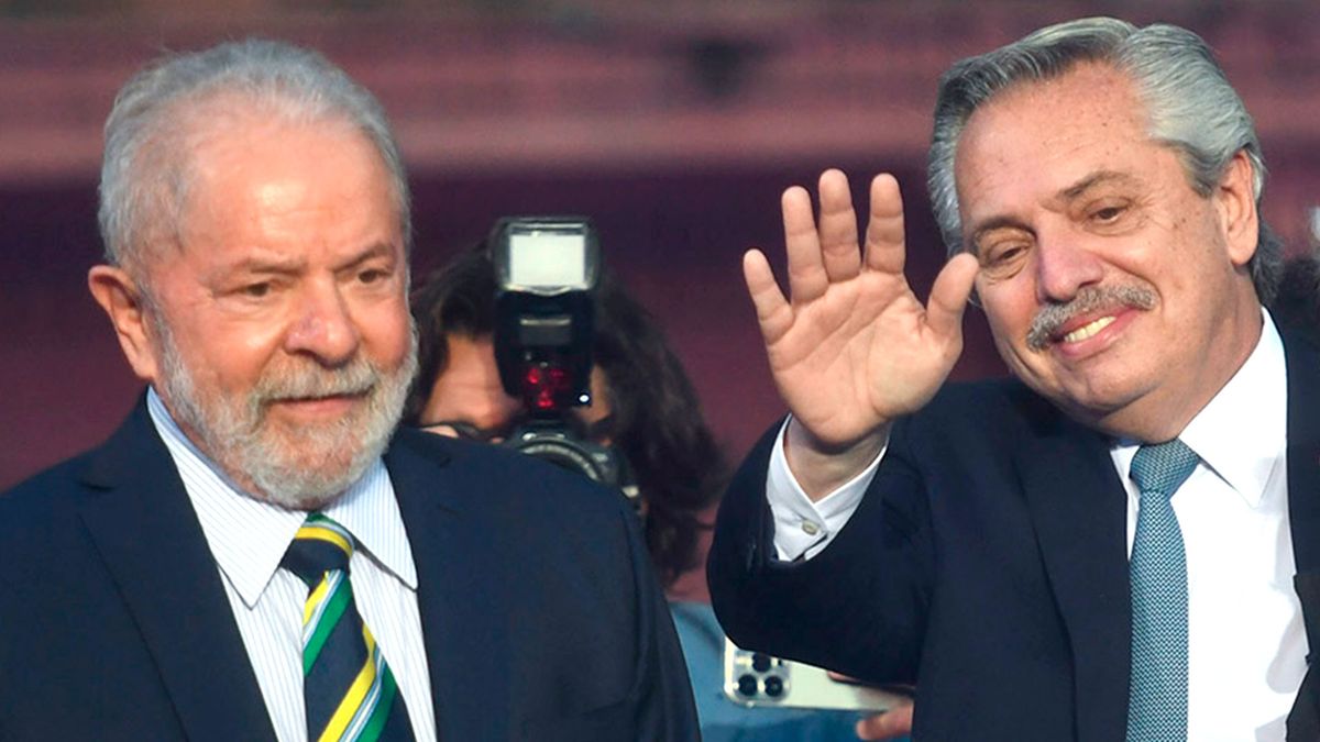 Lula y Fernández se reunen en Brasil.