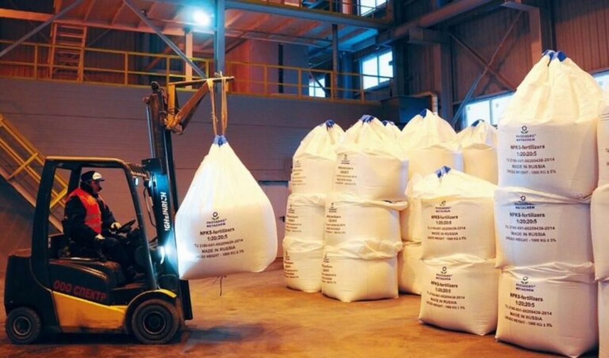 El embajador ruso en uruguay aseguró que en los puertos europeos 300 mil toneladas de fertilizantes rusos que Rusia está dispuesta a transferir gratis a los países en desarrollo.