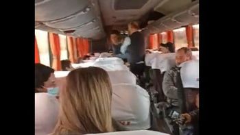 Gritaba la vida es una sola, lo bajaron del ómnibus y lo chocó un auto