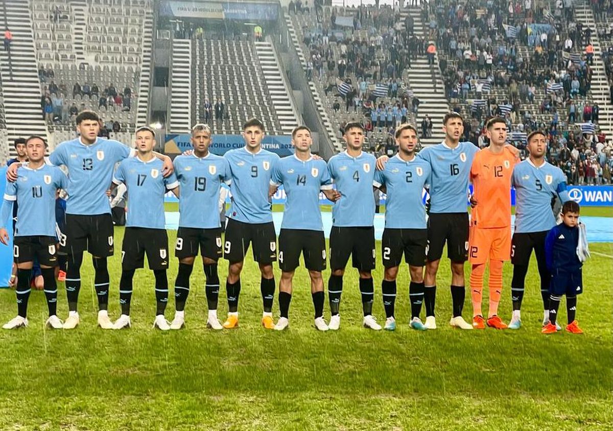Uruguay le ganó sobre el final del partido a Túnez.