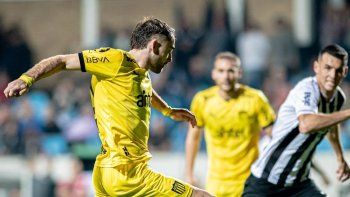 Peñarol perdió el invicto ante un Wanderers enchufado