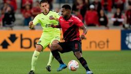 altText(Peñarol cayó frente al Atlético Paranaense por 1 a 0)}