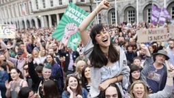 altText(Luego de histórico referéndum, Irlanda aprobó legalización del aborto)}