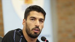 altText(El emotivo adiós de Luis Suárez a José Fuentes)}