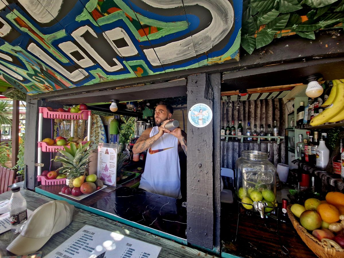 Gonzalo Mesquita, bartender.