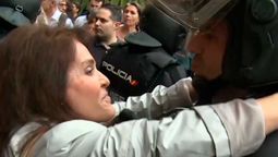 altText(Policía denunció a una mujer que lo besó hace 6 años)}