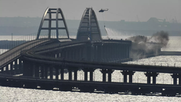 altText(Rusia acusa a Ucrania por el atentado al puente de Crimea)}