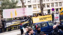 La Confederation Paysanne, uno de los sindicatos agrícolas ocupó ayer el Ministerio de Ganadería. Están movilizados contra el acuerdo UE-Mercosur. Reclaman por la sostenibilidad del sector.&nbsp;