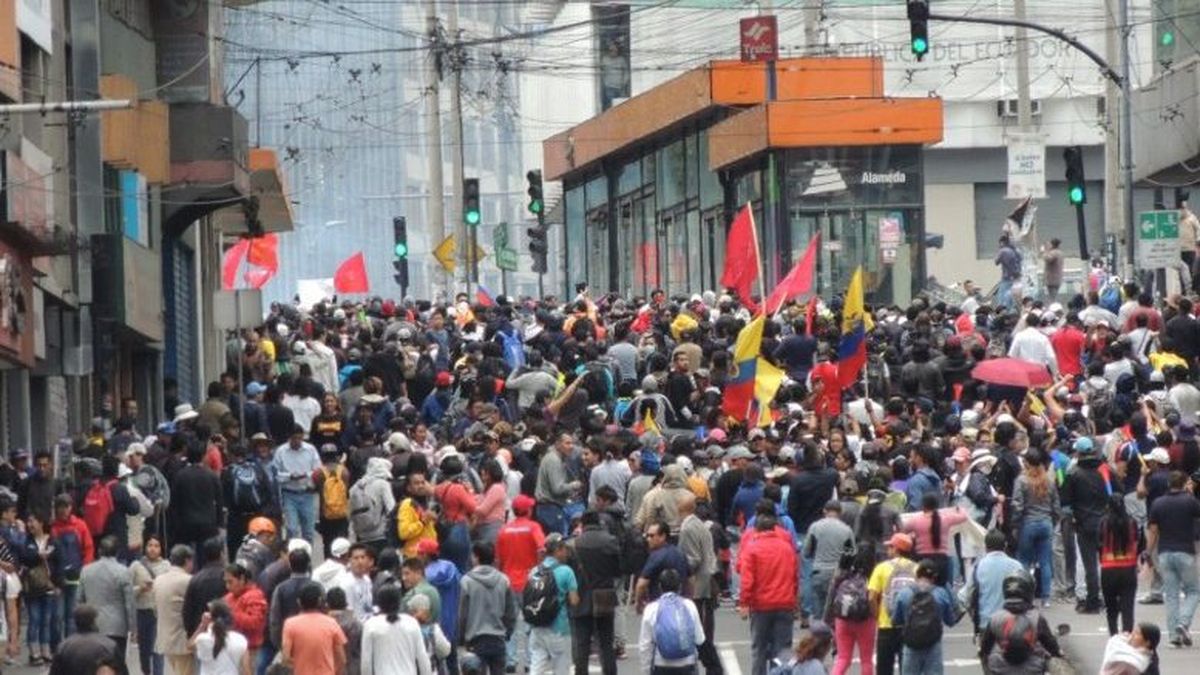 Ecuador: Trasladan sede del Gobierno a Guayaquil y continúan las protestas