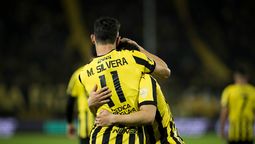 altText(Peñarol goleó a The Strongest y quedó muy cerca de los cuartos de final)}