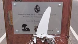 altText(Lavalleja: vandalizaron placa memorial y proyectan nueva cámara de seguridad)}