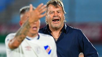 El técnico de Nacional Ricardo Zielinski salió a escena y habló de los arbitrajes.