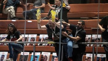 Protesta en Parlamento de Israel
