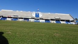 altText(La Comisión de Seguridad de la AUF aprobó la cancha de Juventud)}