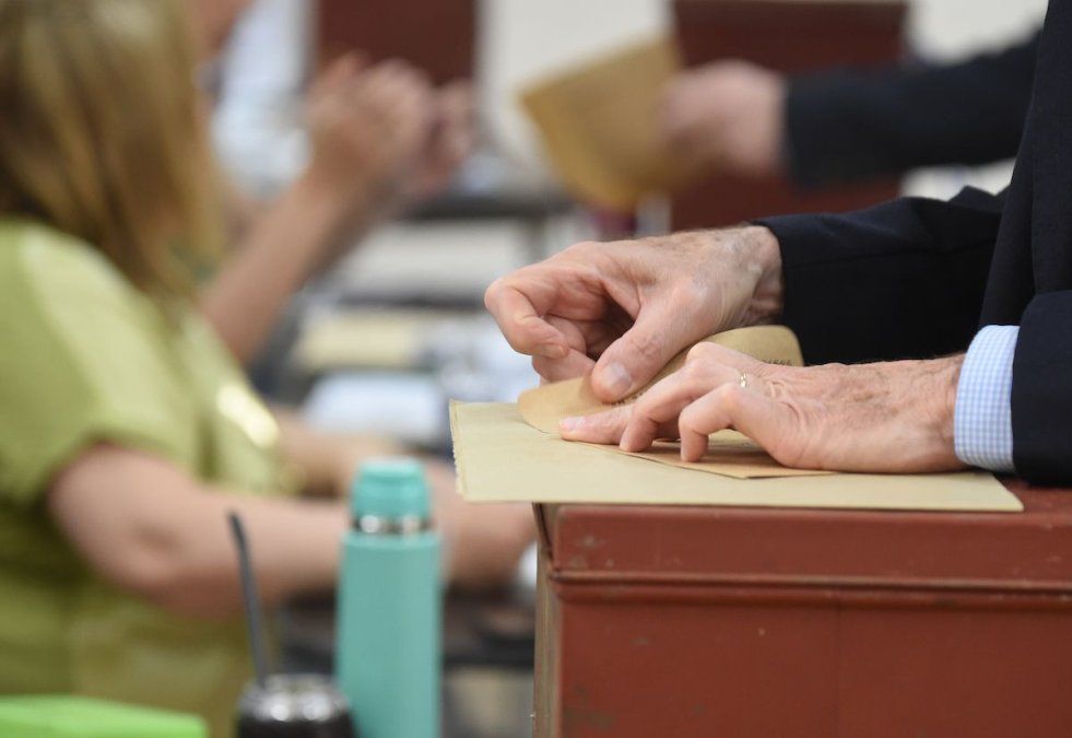 Corte Electoral: A Poco Menos De Una Hora Para El Cierre Ya Votó Más ...