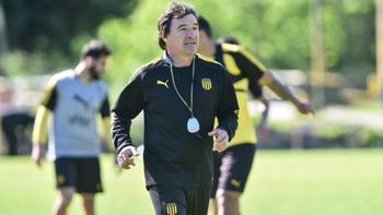 El profesor Valenzuela deja Peñarol y se va al San Luis, llega un profesor italiano