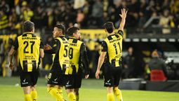 altText(Peñarol con 10, le ganó 1 a 0 a Defensor y lo dejó afuera de la definición del Apertura)}