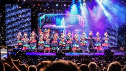 altText(Carnaval: Cayó la Cabra volvió a llenar de murga el Teatro de Verano)}