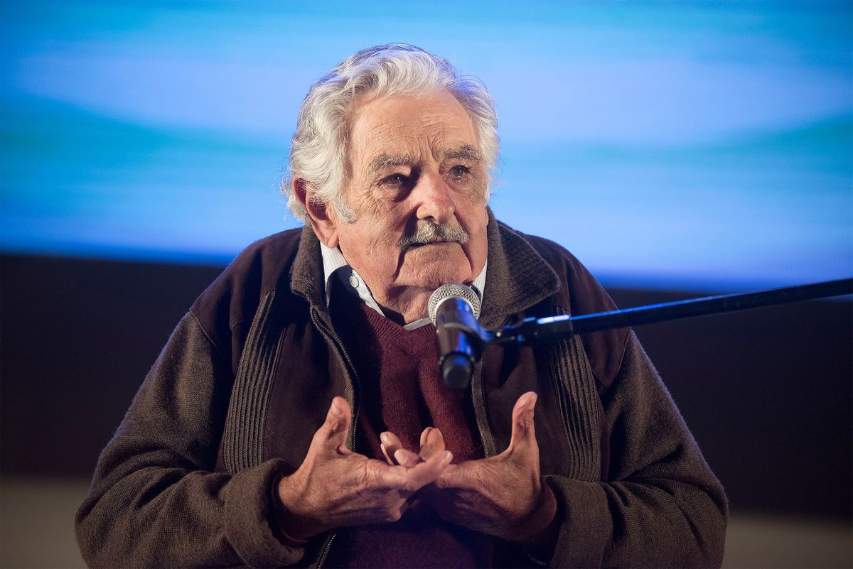 El expresidente José Mujica le reclamó al gobierno repartir mejor la torta.