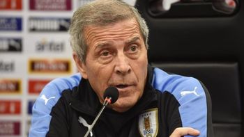 Seis jugadores del medio en la reserva de Tabárez para las Eliminatorias