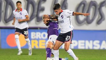 Renzo Sánchez sufrió rotura de ligamento cruzado.