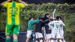 altText(Plaza Colonia golpeó la mesa y es único líder a falta de una fecha)}