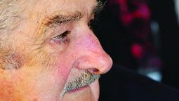 altText(Encuentro entre Pepe Mujica y Pedro Castillo)}