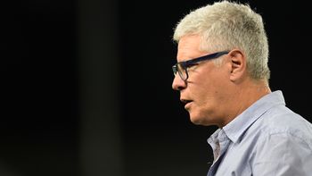 Gutiérrez se la juega y mete mano en el equipo.