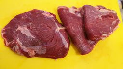 altText(Carniceros ofrecen descuentos en cortes para enfrentar el frío con comidas de olla)}