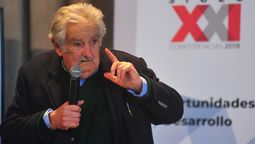 altText(Mujica: «Si el Estado no invierte lo hacen las multinacionales y terminamos trabajando como sus peones»)}