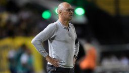 altText(Alfredo Arias cesado como DT Peñarol)}