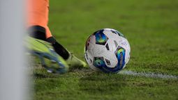 altText(De atrás y sufriendo, Peñarol  derrotó 2 a 1 a Tacuarembó por cuartos de final de la Copa AUF)}