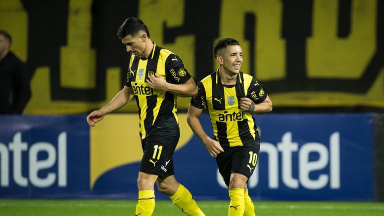 Dos goles de Leo Fernández le dieron la victoria a Peñarol