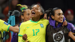 altText(Brasil y Alemania brillaron en sus estrenos)}