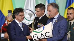 altText(Yamandú Orsi asumió la presidencia de la Celac: 