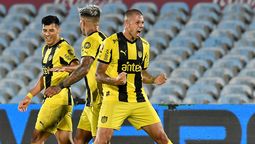 altText(Peñarol buscará este sábado seguir su marcha triunfal)}