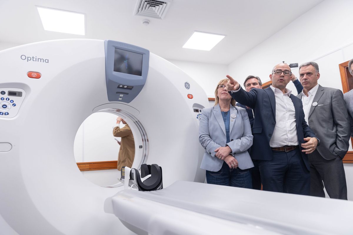 Orsi visitó Colonia para asistir a inauguración de tomógrafo.