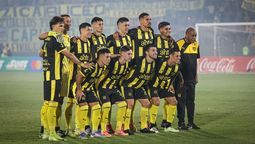 altText(La primera alegría fue carbonera: Peñarol se quedó con la Supercopa Uruguaya)}