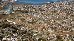 altText(La intendencia utiliza drones para identificar zonas con residuos en el arroyo Pantanoso)}