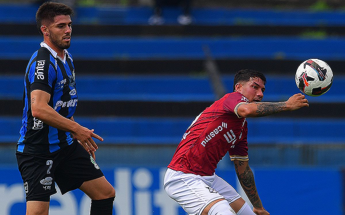 Wanderers y Liverpool se enfrentan por el Apertura.