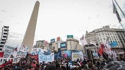 altText(Movimientos argentinos toman las calles en medio de la crisis económica)}