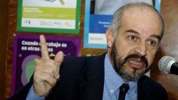 altText(Los persistentes editoriales del diario El País para señalar a los enemigos del poder)}