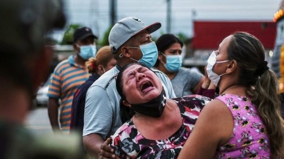 Ecuador contabiliza 116 muertos en motín y decreta estado de emergencia en cárceles