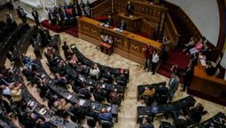 altText(Socialistas regresan al Parlamento en pos del diálogo en Venezuela)}